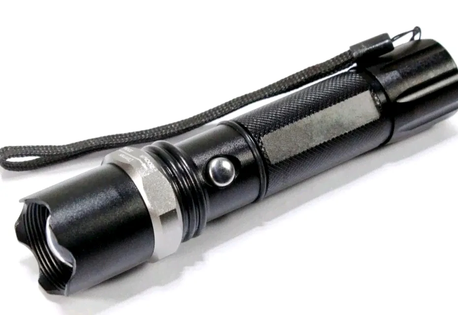 Фонарь SWAT XM-101 Zoom черный